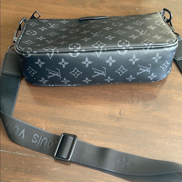 LOUIS VUITTON MONOGRAMMED ECLIPSE POCHETTE XL - Picture 5 of 14